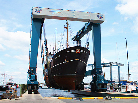 200 ton travel lift